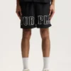 Bañador con contorno del logotipo en pantalones cortos