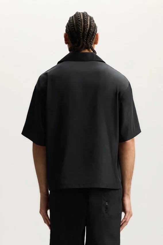 Camisas con contorno del logotipo