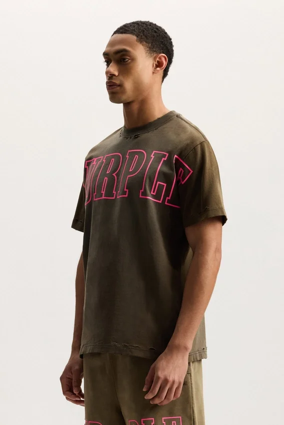 Camiseta con contorno de losa