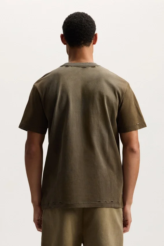 Camiseta con contorno de losa