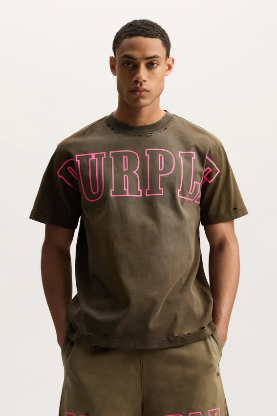 Camiseta con contorno de losa