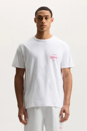 Camiseta con el letrero «Penthouse»