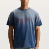 Camiseta con letra inclinada