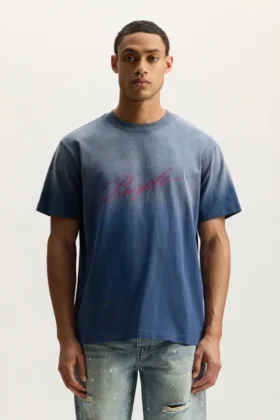 Camiseta con letra inclinada