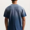 Camiseta con letra inclinada