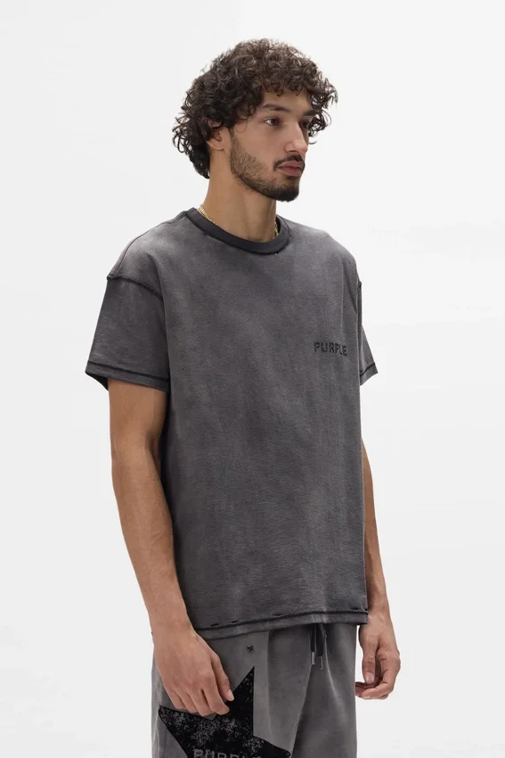 Camiseta con logotipo en plantilla