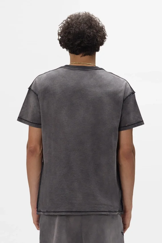 Camiseta con logotipo en plantilla