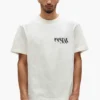 Camiseta con logotipo pintado