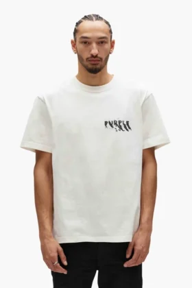 Camiseta con logotipo pintado