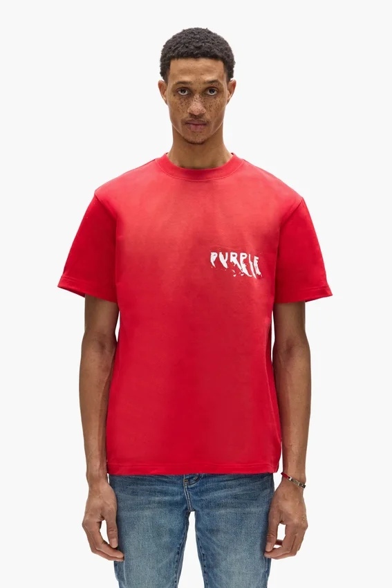 Camiseta con logotipo pintado