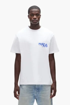 Camiseta con logotipo pintado