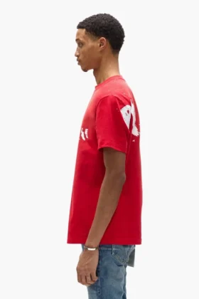 Camiseta con logotipo pintado