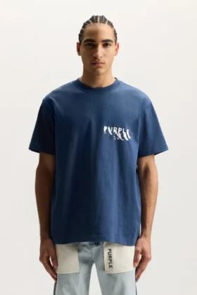 Camiseta con logotipo pintado