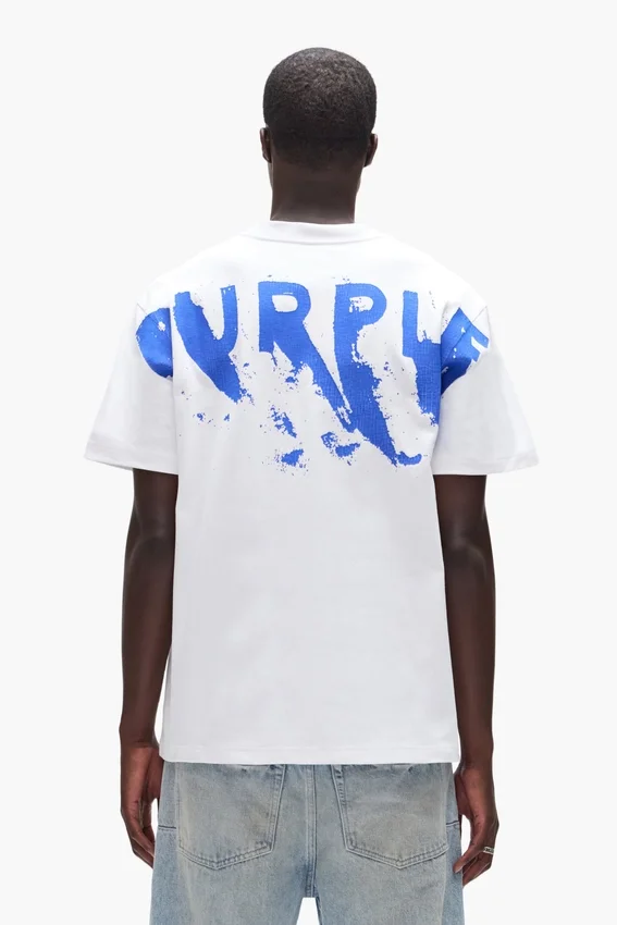 Camiseta con logotipo pintado
