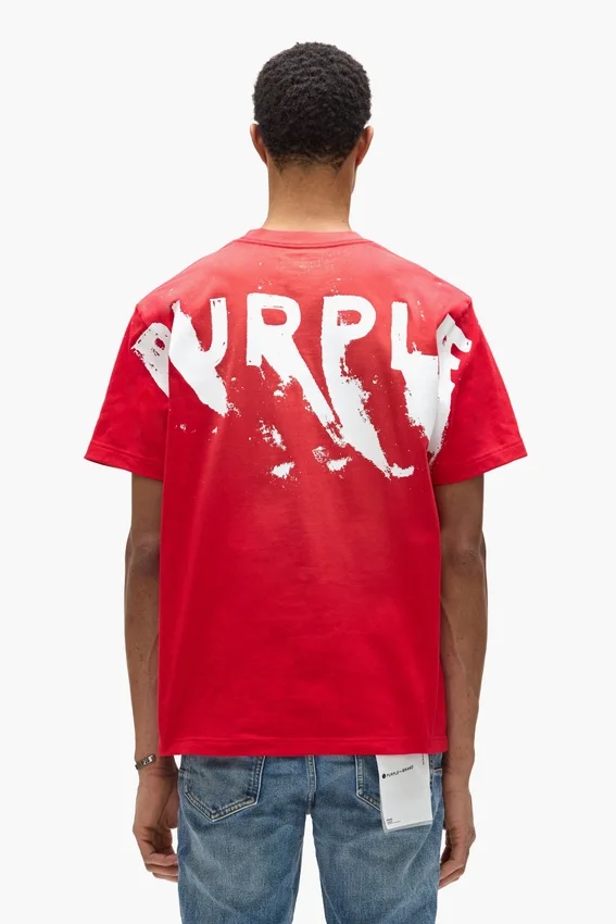 Camiseta con logotipo pintado