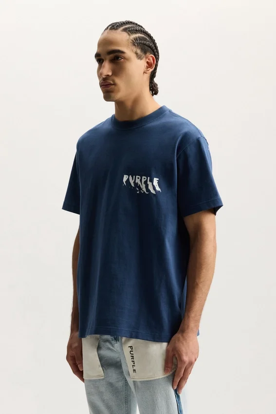 Camiseta con logotipo pintado