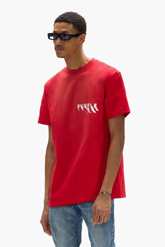 Camiseta con logotipo pintado