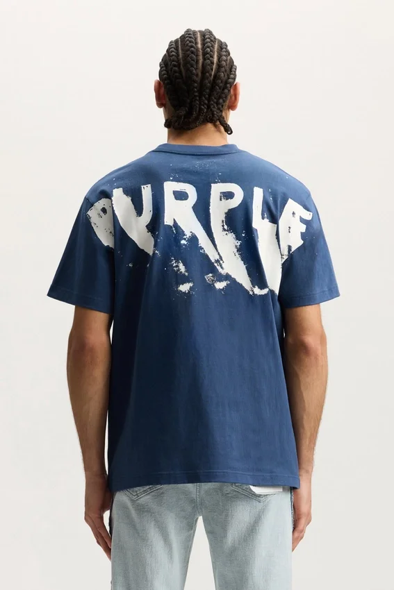 Camiseta con logotipo pintado