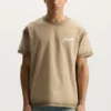 Camiseta con texto «Working Script»