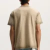 Camiseta con texto «Working Script»