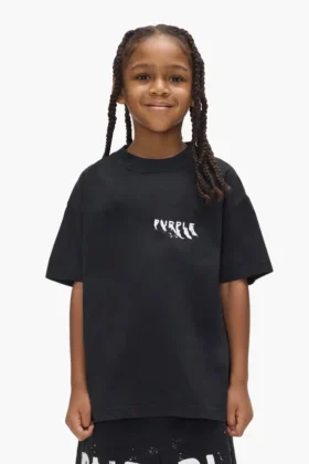 Camiseta infantil con logotipo pintado
