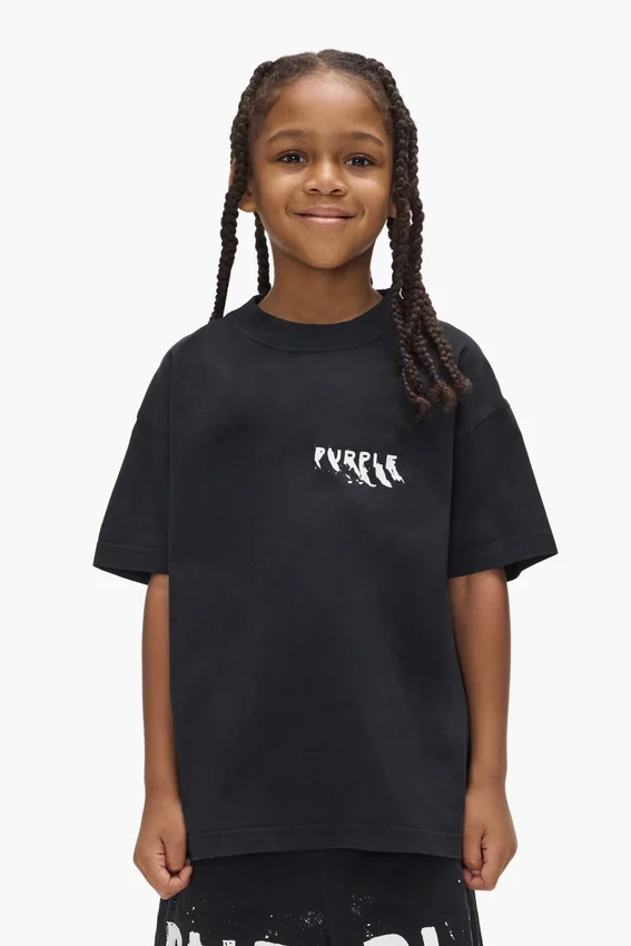 Camiseta infantil con logotipo pintado