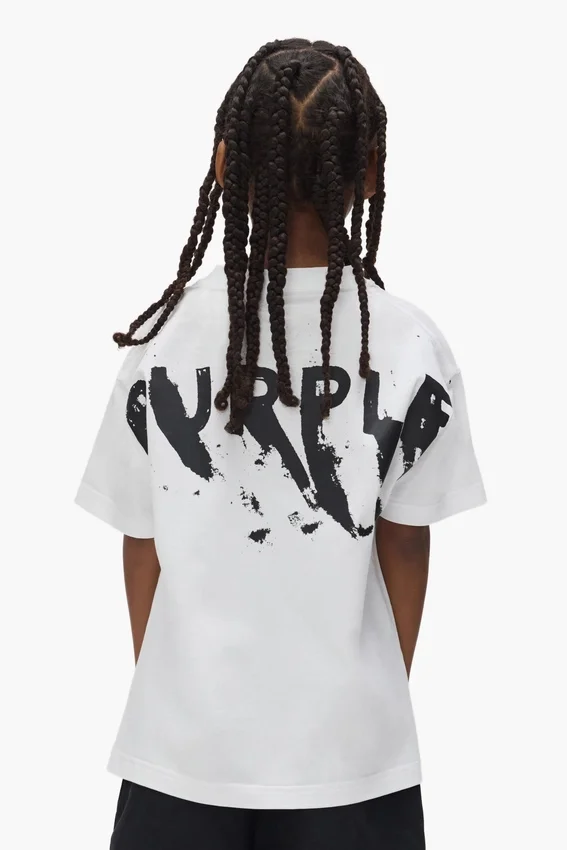 Camiseta infantil con logotipo pintado
