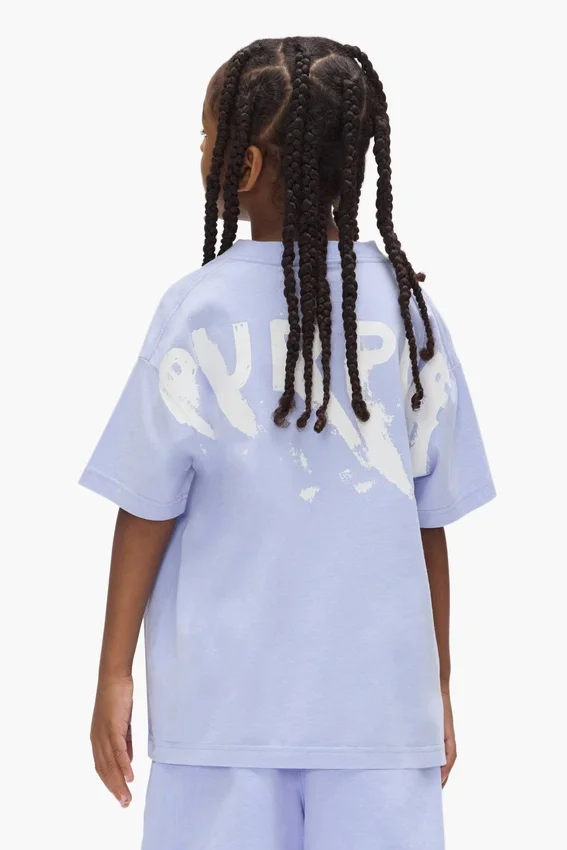 Camiseta infantil con logotipo pintado