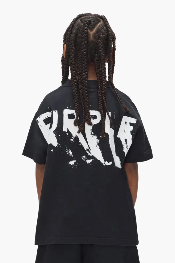 Camiseta infantil con logotipo pintado