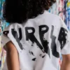 Camiseta infantil con logotipo pintado