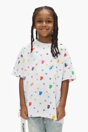 Camiseta infantil con monograma pintado