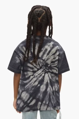 Camiseta infantil con tres logotipos y efecto tie-dye