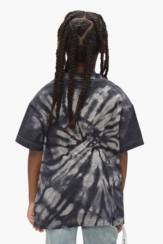 Camiseta infantil con tres logotipos y efecto tie-dye