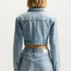 Chaqueta corta con logotipo brillante