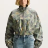 Chaqueta de cuero con estampado de camuflaje pintado