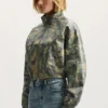 Chaqueta de cuero con estampado de camuflaje pintado