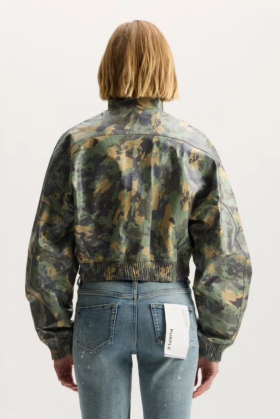 Chaqueta de cuero con estampado de camuflaje pintado