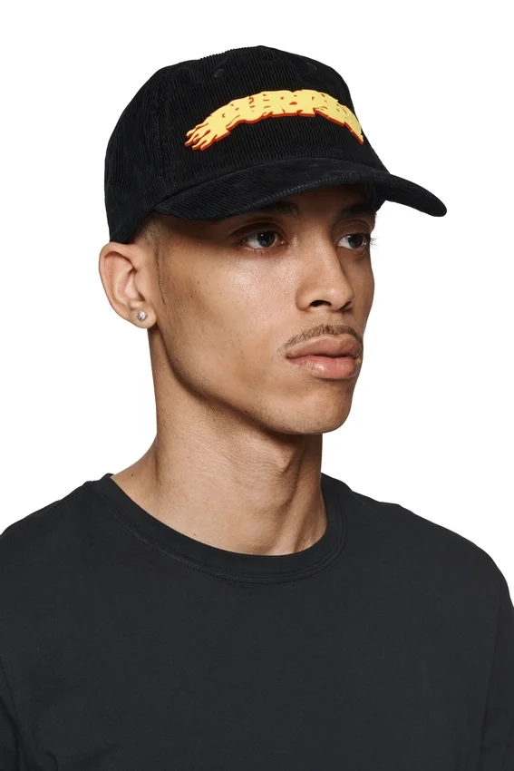 Gorra de pana con el logotipo de Purple Flames