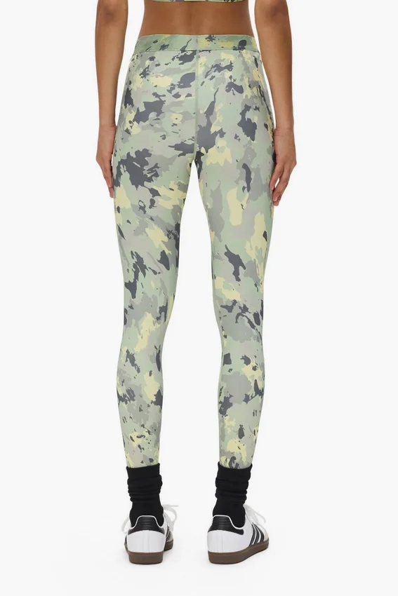 Leggings de nylon con estampado de camuflaje pintado