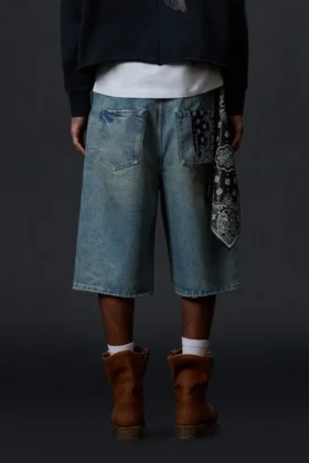 P070 Pantalones cortos con adornos