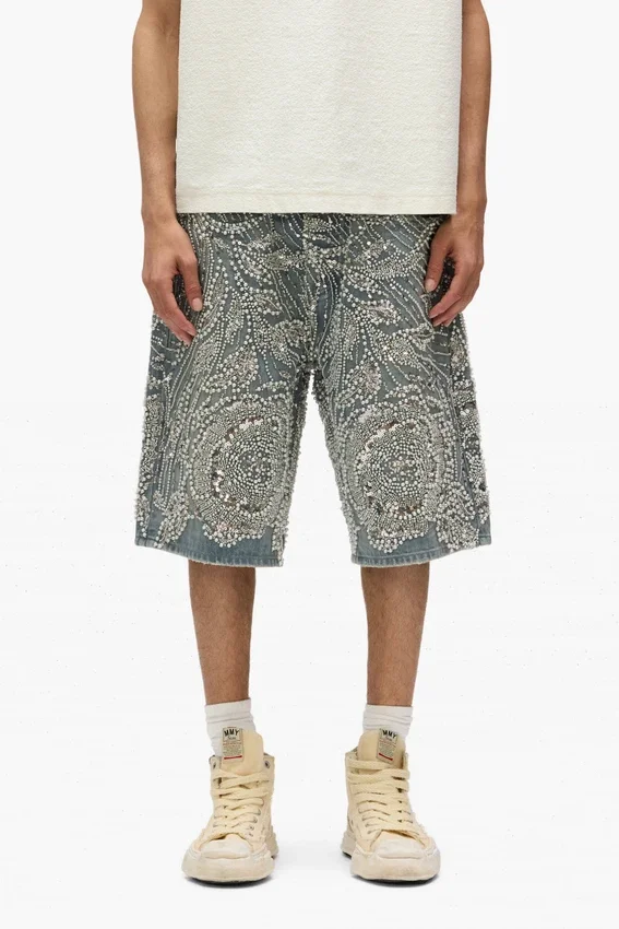 P070 Pantalones cortos con bordados a mano y adornos de cristales