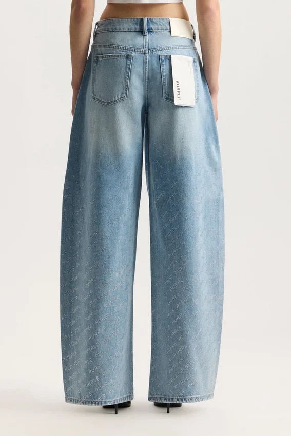 Pantalón holgado con logotipo brillante