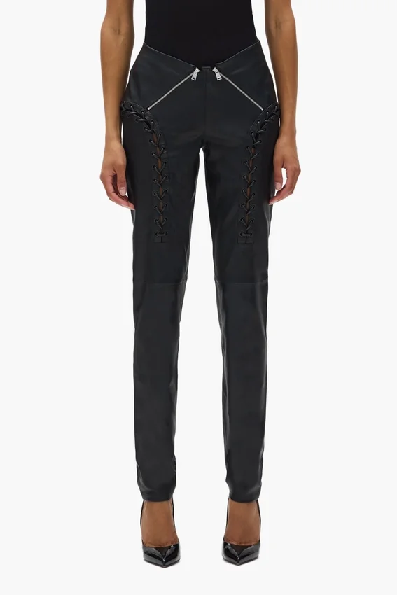 Pantalones de cuero con cremallera en V