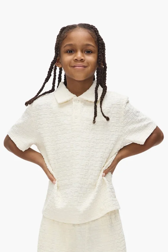 Polo de felpa con estampado repetido del logotipo para niños