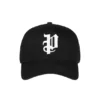 Sombrero con el logotipo «P»