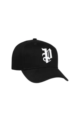 Sombrero con el logotipo «P»