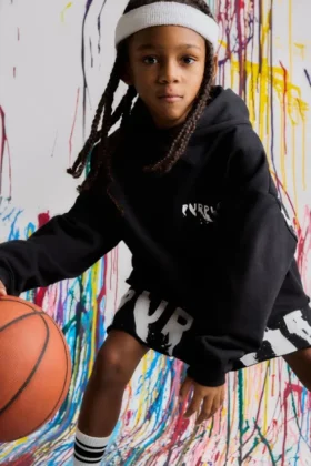 Sudadera con capucha para niños con logotipo pintado