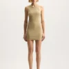 Vestido con corte acanalado y logotipo