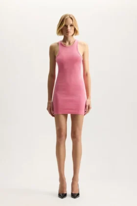 Vestido con corte acanalado y logotipo